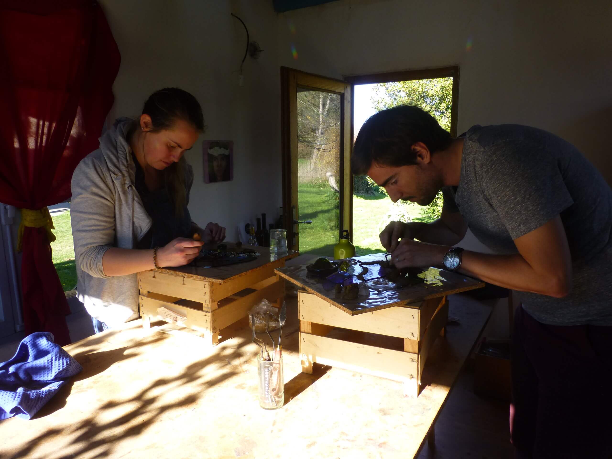 Stage d'initiation au vitrail écologique avec Floraluz en Ariège à 1h30 de Toulouse