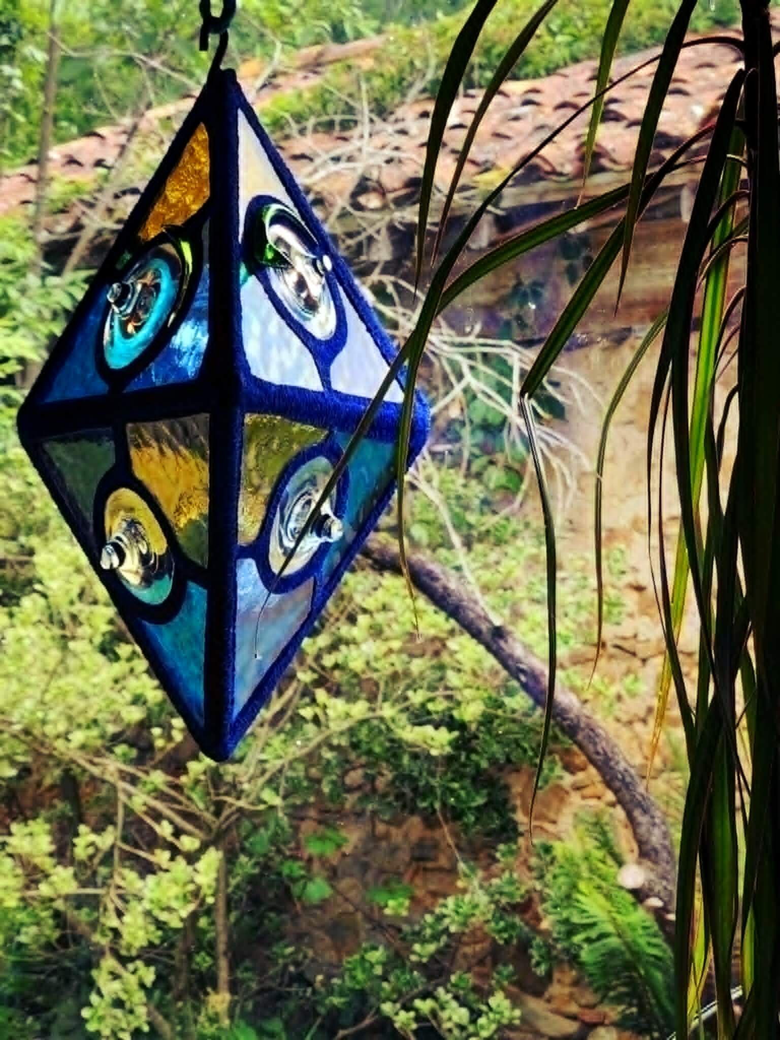 Création en vitrail ecologique lampe Floraluz